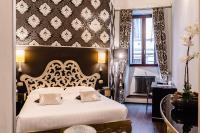 Posteľ alebo postele v izbe v ubytovaní Locanda Del Sole-Roma Piazza Di Spagna Ripetta