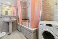 Kúpeľňa v ubytovaní Apartment Lory with a sea view near the beach