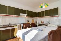 Kuchyňa alebo kuchynka v ubytovaní Apartment Lory with a sea view near the beach