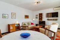 Televízia a/alebo spoločenská miestnosť v ubytovaní Apartment Lory with a sea view near the beach