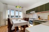 Kuchyňa alebo kuchynka v ubytovaní Apartment Lory with a sea view near the beach