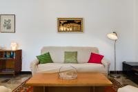 Posedenie v ubytovaní Apartment Lory with a sea view near the beach