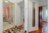 Posteľ alebo postele v izbe v ubytovaní Apartment Lory with a sea view near the beach