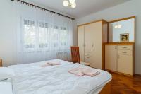 Posteľ alebo postele v izbe v ubytovaní Apartment Lory with a sea view near the beach