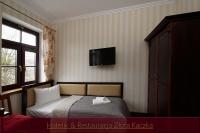 TV a/nebo společenská místnost v ubytování Hotelik & Restauracja Złota Kaczka