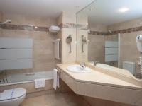 A bathroom at Aparthotel Campus