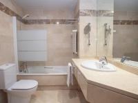 A bathroom at Aparthotel Campus
