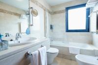 A bathroom at Aparthotel Campus