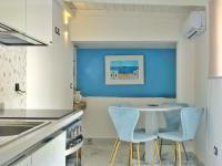 A kitchen or kitchenette at Frida Kahlo appartament