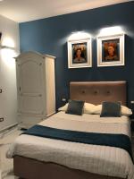 A bed or beds in a room at Frida Kahlo appartament