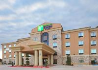 Un edificio de hotel con un cartel encima. en Holiday Inn Express Hotel &amp; Suites Paris by IHG, en Paris