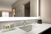 Ein Badezimmer in der Unterkunft Holiday Inn Hotel &amp; Suites Council Bluffs by IHG
