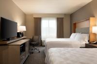 Ein Bett oder Betten in einem Zimmer der Unterkunft Holiday Inn Hotel &amp; Suites Council Bluffs by IHG