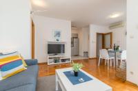 Televízia a/alebo spoločenská miestnosť v ubytovaní Apartment Mirela