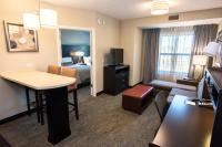 Staybridge Suites Albany Wolf Rd-Colonie Center by IHGにあるテレビまたはエンターテインメントセンター