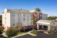 una representación de un edificio de hotel con aparcamiento en Holiday Inn Express Uvalde by IHG, en Uvalde