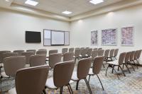 Staybridge Suites - Miami International Airport by IHGにあるビジネスエリアまたは会議室