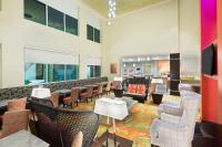 Staybridge Suites - Miami International Airport by IHGにあるテレビまたはエンターテインメントセンター