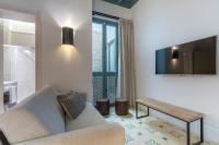 Televízia a/alebo spoločenská miestnosť v ubytovaní Apartamentos Caminante del Agua