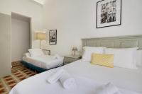 Postel nebo postele na pokoji v ubytování Hostal Girona