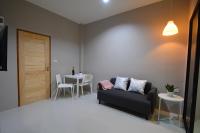 Posezení v ubytování The Grey House Palai Phuket