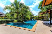 Bazén v ubytování Aonang Oscar Pool Villas - Free Shuttle to Aonang Beach -shared pool - private pool nebo v jeho okolí