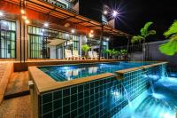 Bazén v ubytování Aonang Oscar Pool Villas - Free Shuttle to Aonang Beach -shared pool - private pool nebo v jeho okolí
