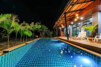 Bazén v ubytování Aonang Oscar Pool Villas - Free Shuttle to Aonang Beach -shared pool - private pool nebo v jeho okolí