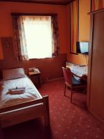 Posteľ alebo postele v izbe v ubytovaní Pension Tilly