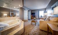 Suite Deluxe con bañera de hidromasaje y sala de estar - 1 cama extragrande