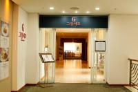 Ο χώρος του λόμπι ή της ρεσεψιόν στο Elysian Gangchon Resort