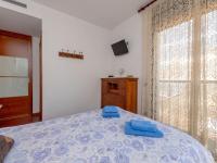Posteľ alebo postele v izbe v ubytovaní Apartment Poblenou by Interhome