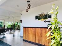Into The Wild Sigiriyaにあるレストランまたは飲食店