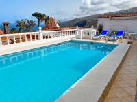 The swimming pool at or close to La Palmita