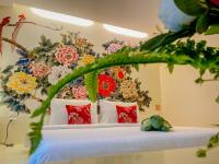 Sino House Phuket Hotel - SHA Plusにあるベッド