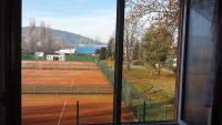 Tenis a/nebo squash v ubytování Hotel Buly nebo okolí