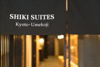 シキスイート 京都梅小路に飾ってある許可証、賞状、看板またはその他の書類