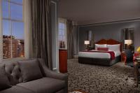The Biltmore Los Angelesにあるベッド