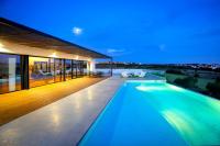 Bazén v ubytování Villa Guadiana Golf nebo v jeho okolí