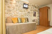 Televízia a/alebo spoločenská miestnosť v ubytovaní Authentic Luxury Rooms
