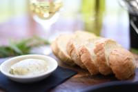 Twee broden en een kom boter op een tafel. bij Evedon Lakeside Retreat in Burekup