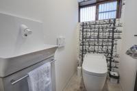 Shiki Homes 瑠璃にあるバスルーム
