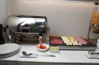 Comida en o cerca de este hotel