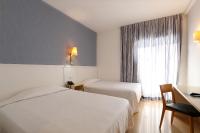 Postel nebo postele na pokoji v ubytování Hotel Guitart Central Park Aqua Resort