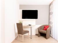 Genusshotel Hirschen - Erholung im Grünen (Südschwarzwald)にあるテレビまたはエンターテインメントセンター