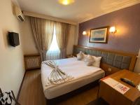 TV a/nebo společenská místnost v ubytování Anzac Hotel