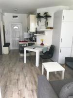 Kuchyňa alebo kuchynka v ubytovaní Ádi apartman
