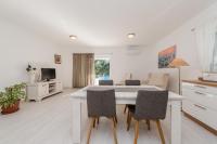 TV a/nebo společenská místnost v ubytování Villa Sukošan - Adriatic Luxury Villas