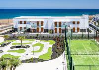 Tenis a/nebo squash v ubytování Hotel Lava Beach nebo okolí