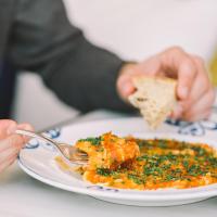 ホテルの敷地内または近くでの食事または食べ物